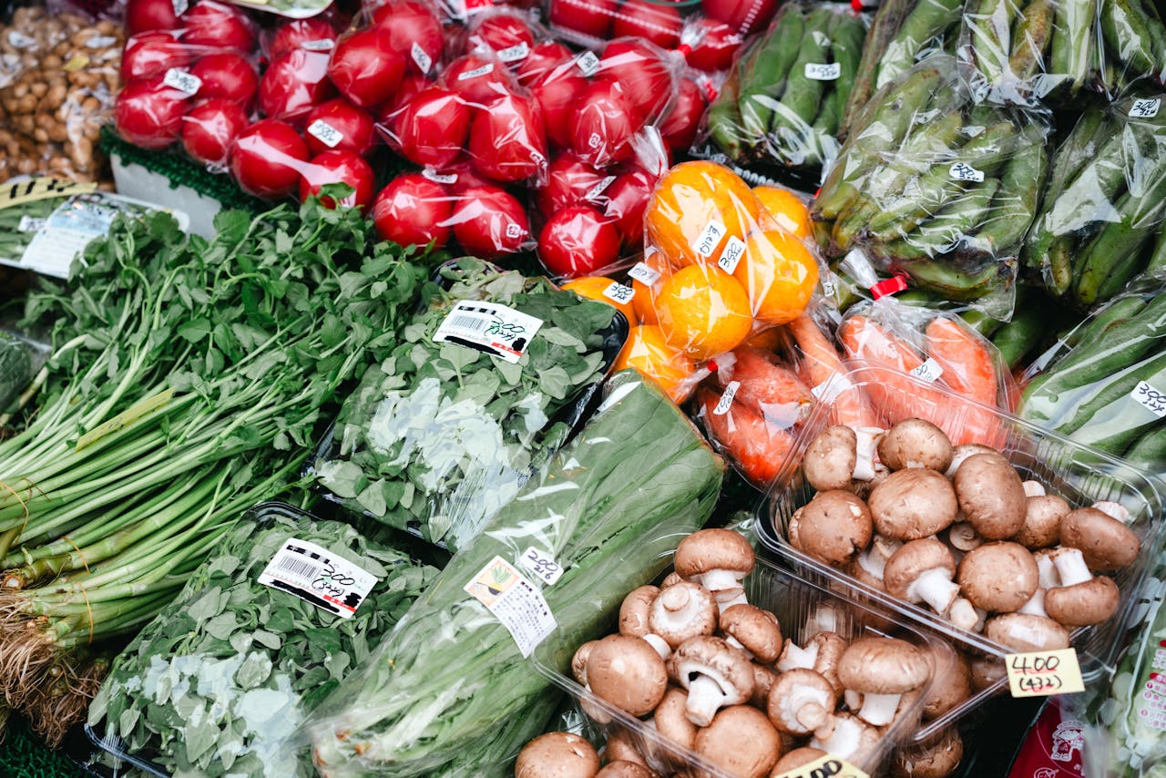 How does supply chain traceability improve food and beverage quality